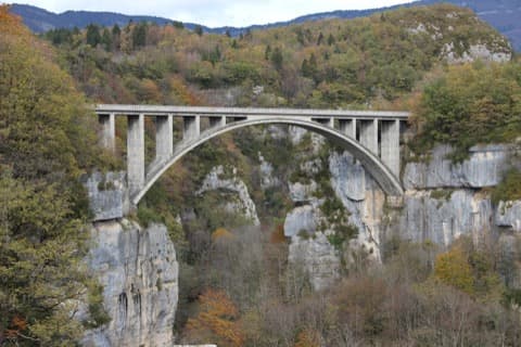 Couvreur Montanges
